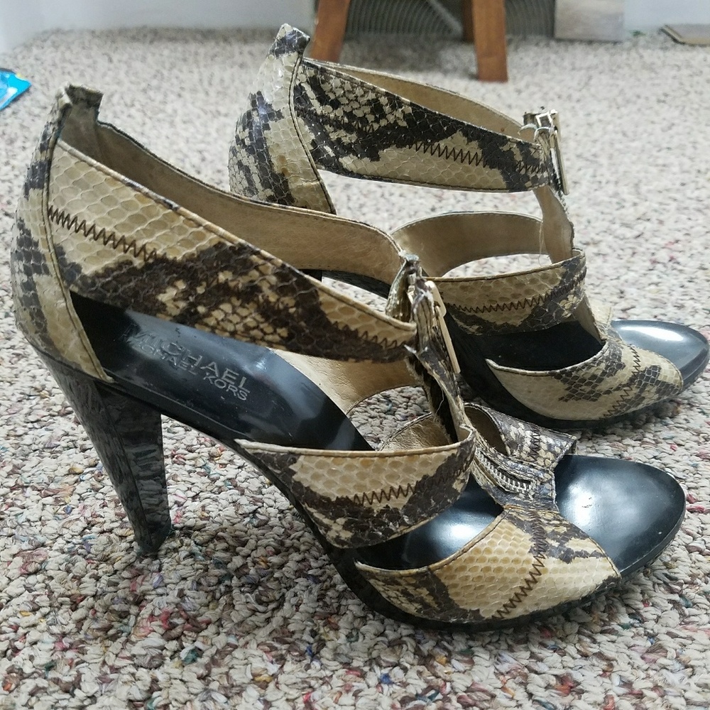 MICHAEL KORS snake skin pumps
