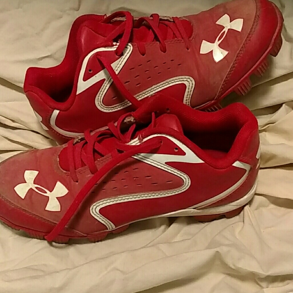 Under Armour red 4Y cleats