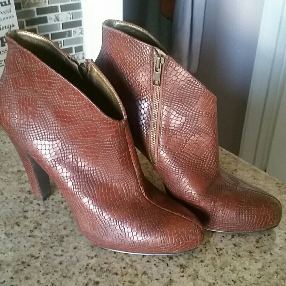 Womens 9.5 Jessica Simpson booties
