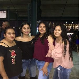 Meet your Posher, Flora