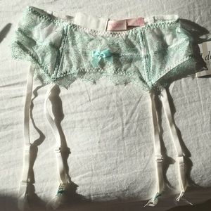 NWT Victoria's Secret garter