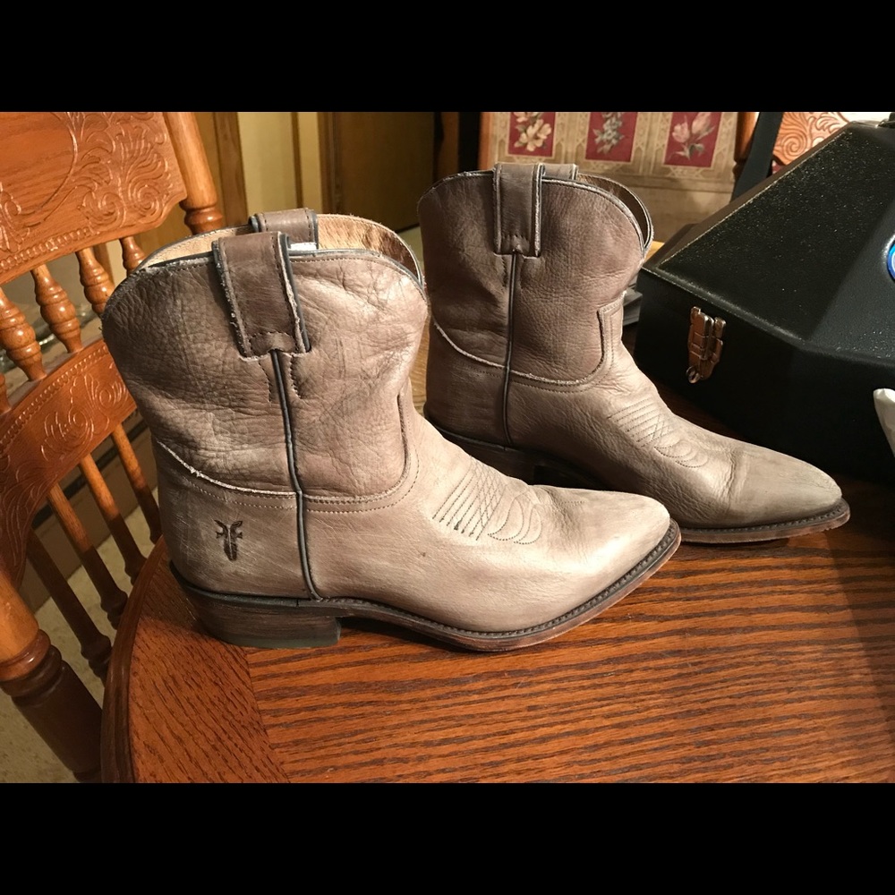 Frye Billy Leather Shortie Boots Fits like 8 1/2-9