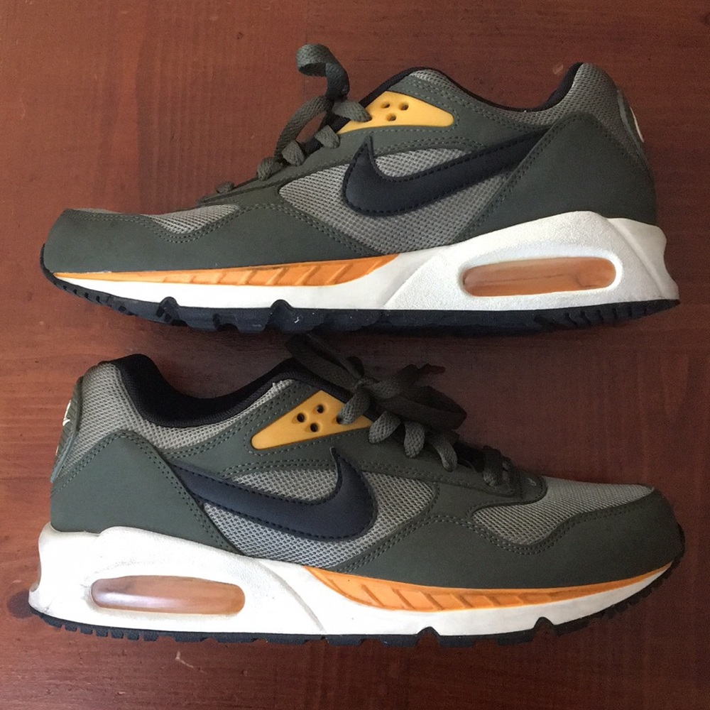 Nike AirMax Olive Green Men's 8.5/women's 10