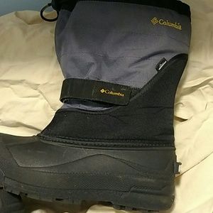 Winter boots size 4