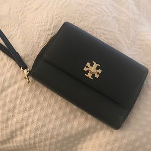 Tory burch wristlet wallet