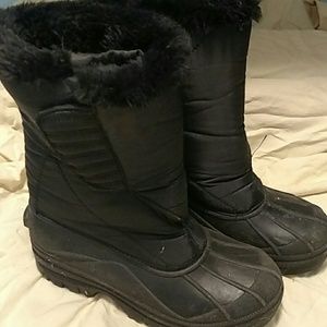 Snow boots size 5