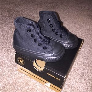 Converse infants size 2 NWOT