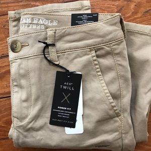 BRAND NEW AMERICAN EAGLE WOMENS KHAKIS