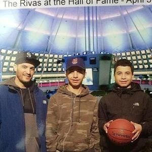 Meet your Posher, Max