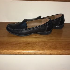 I love comfort sz 6.5 M black loafers