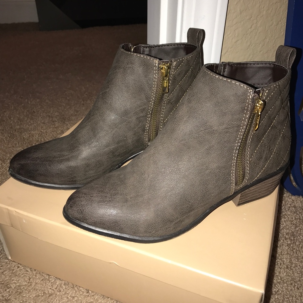 Women's shoe bundle: target, adidas, vans 7-7.5