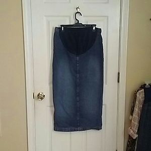 Motherhood med blue jean skirt long