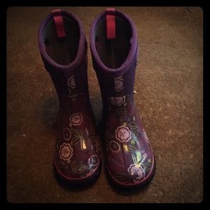 Bogs youth size 4