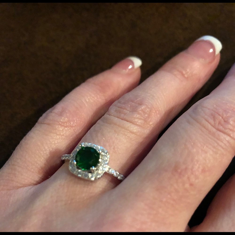Beautiful emerald Ring. - Picture 2 of 3