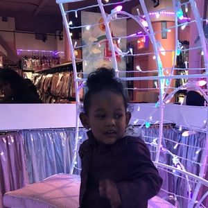 Meet your Posher, Laylanie