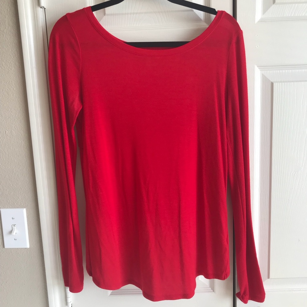 Red Express Top with Scalloped Back