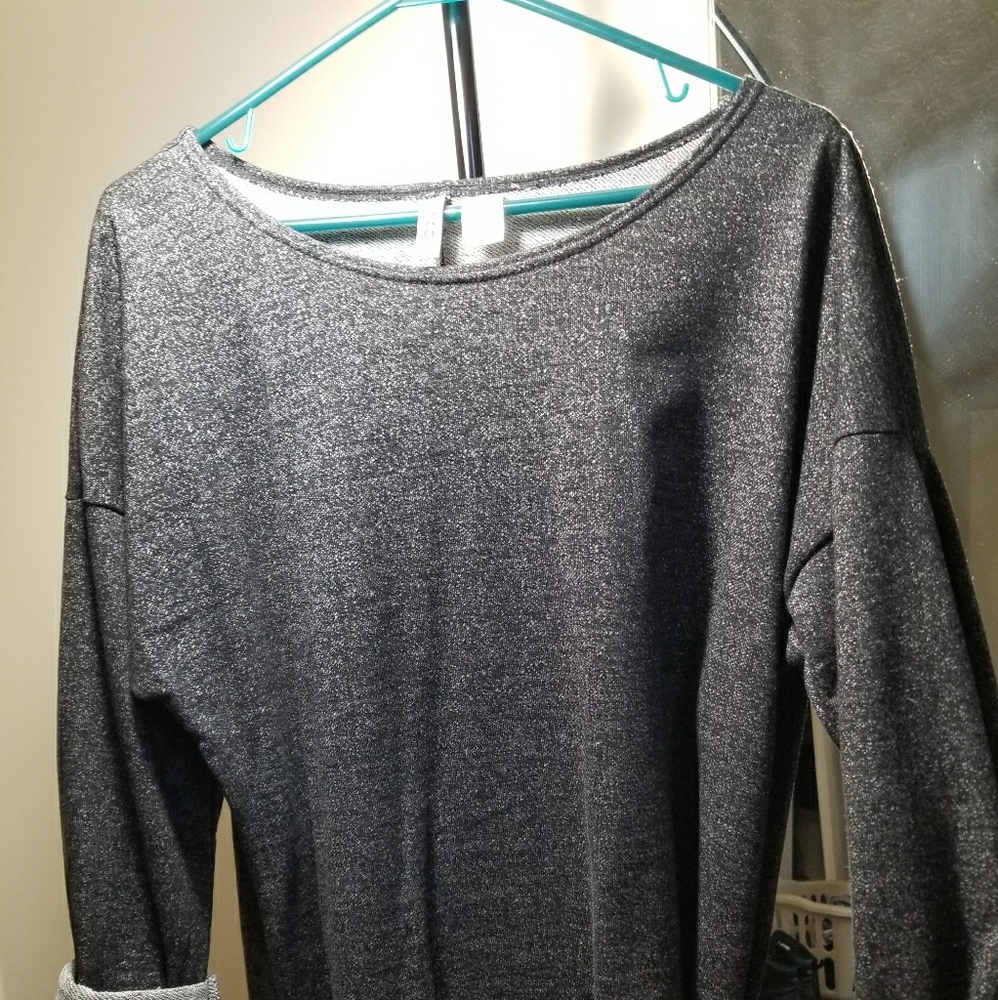 Sweatshirt tee long sleeved