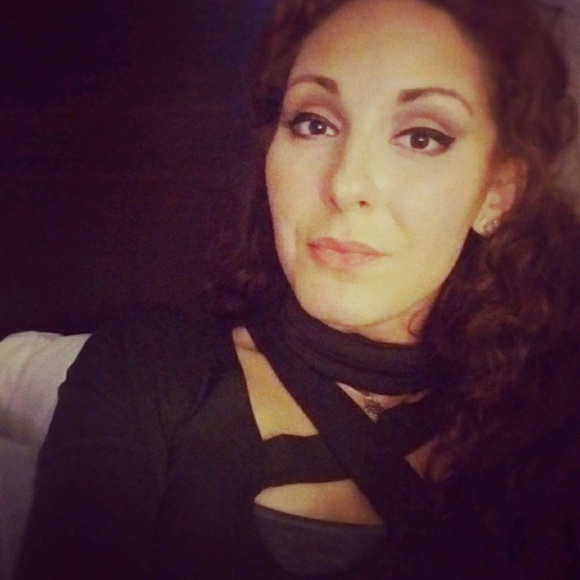 Meet your Posher, Amira - Picture 1 of 1