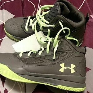 Under Armour brand new size big boy 6.5 sneakers