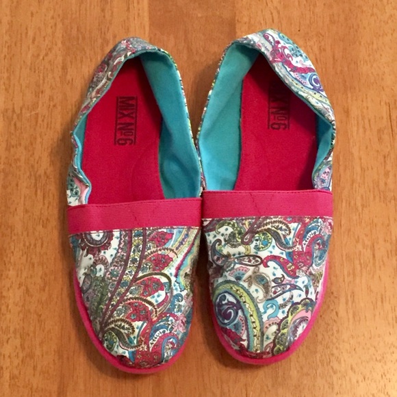 Pink paisley slip-on flats - Picture 1 of 6