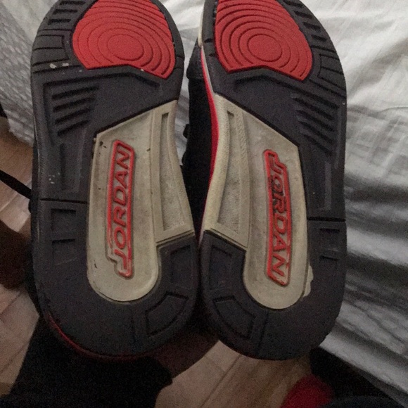 Selling Crimson 3s sz 6 og all but box. - Picture 2 of 5