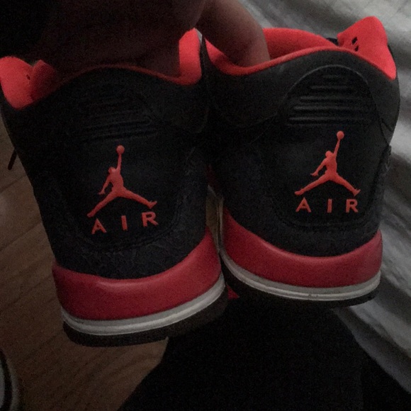 Selling Crimson 3s sz 6 og all but box. - Picture 3 of 5