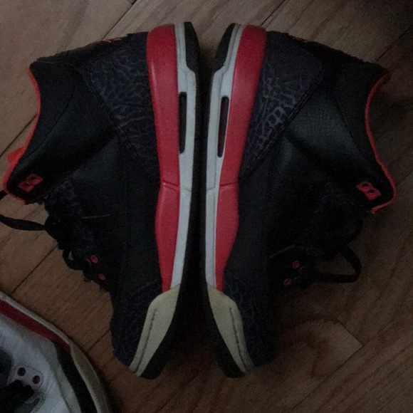 Selling Crimson 3s sz 6 og all but box. - Picture 4 of 5