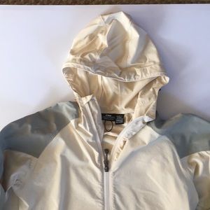 Women’s soft shell wind and water resistant jacket