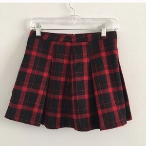 Ecote cute plaid pleated mini.