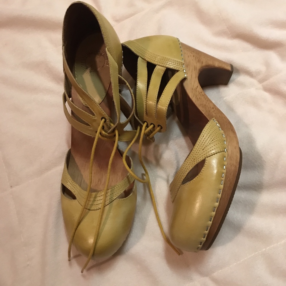 BRAND NEW mustard yellow heels