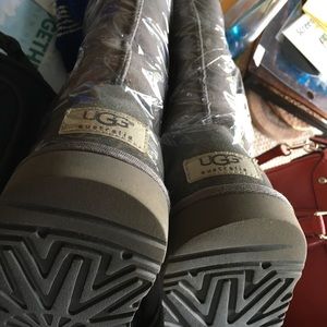 👢👢AUTHENTIC tall gray UGG boots