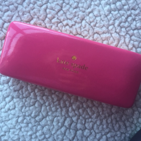 kate spade Accessories - NEW Kate Spade sunglass case