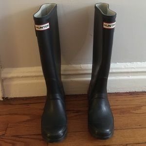 Hunter Rain Boots in Navy, Size 6 (Euro size 37)
