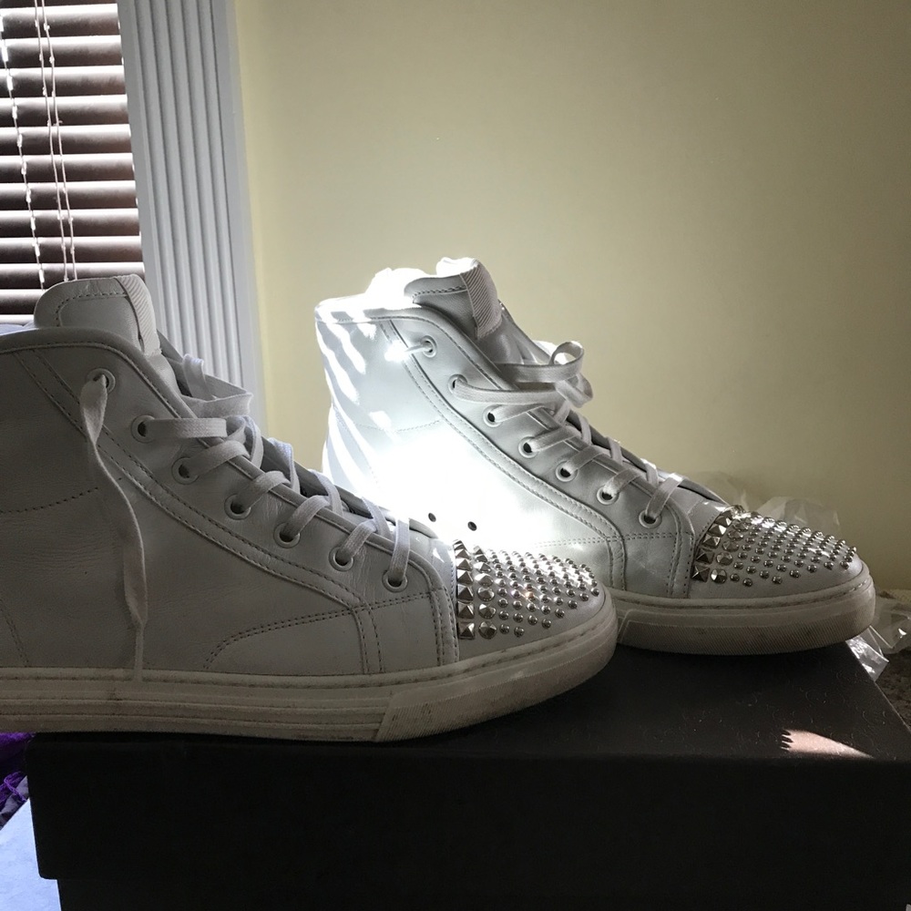 Women Gucci Sneakers size 40. Gently worn 4 times
