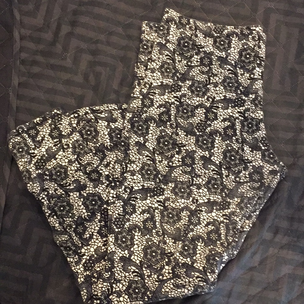 Black and white print leggings