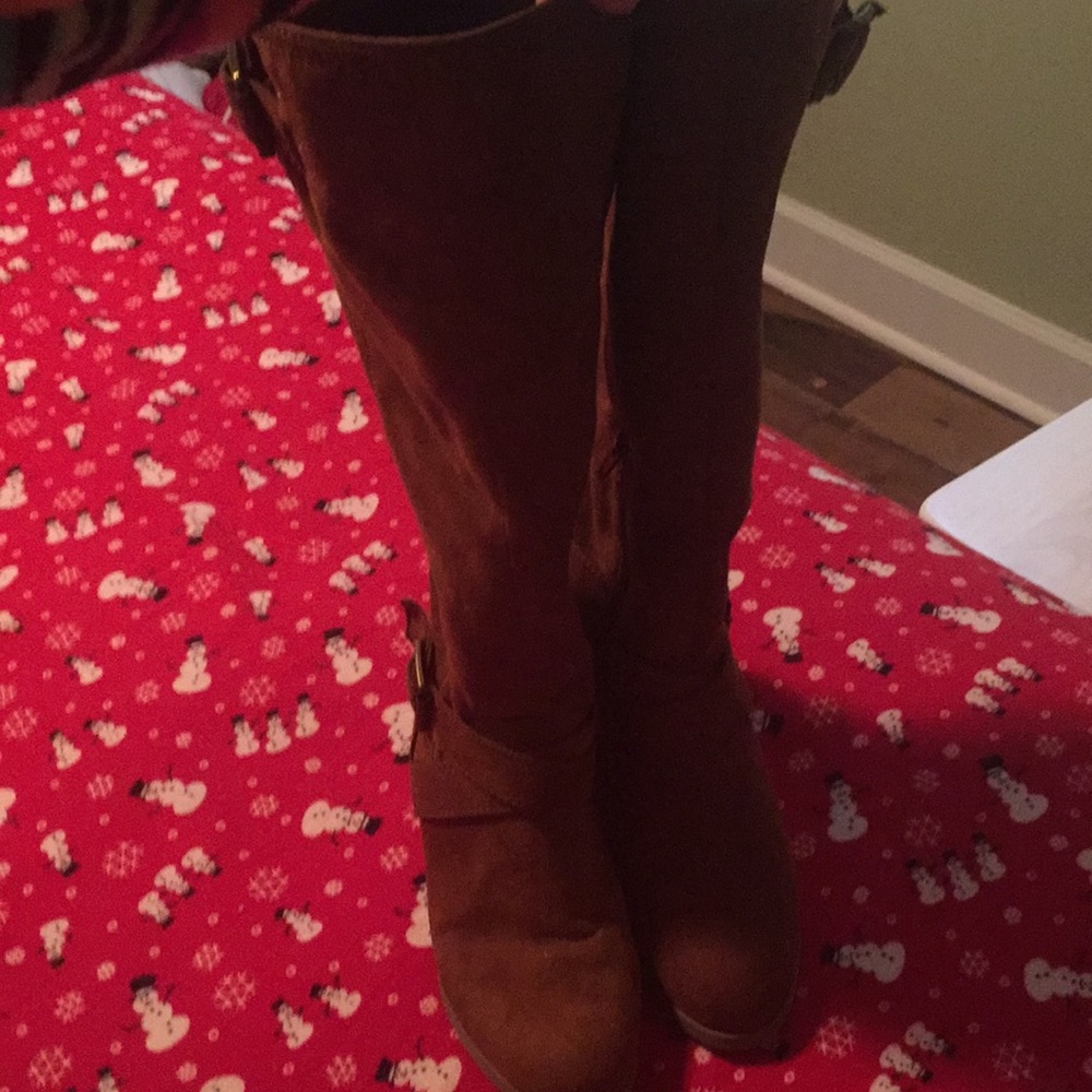 Knee-high suede boots