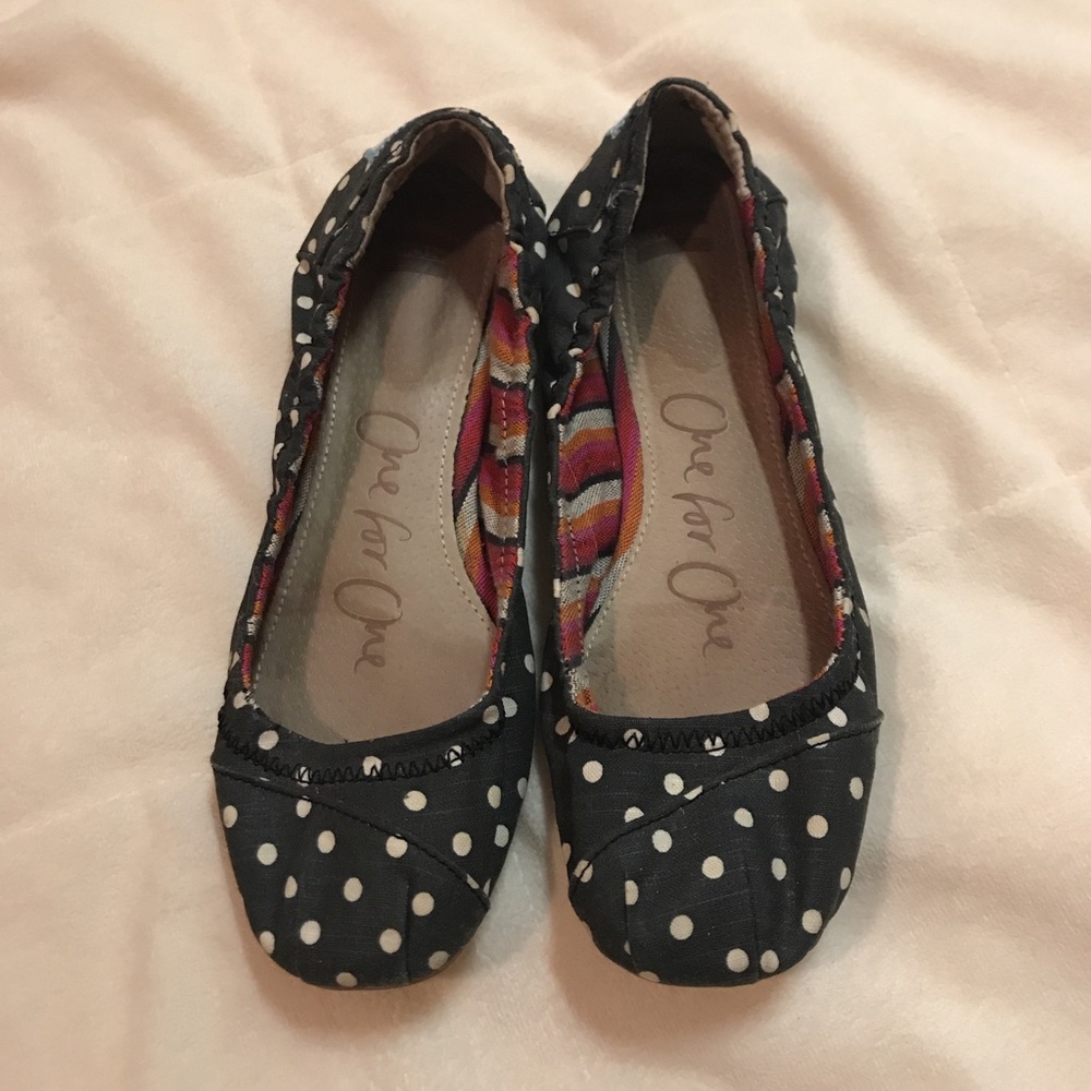 Black and white polka dot flats