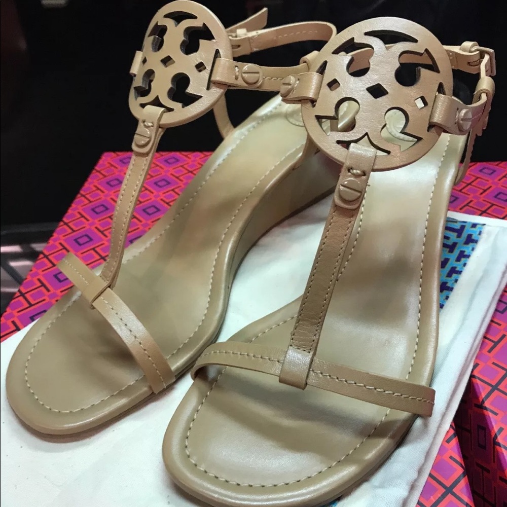 TORY BURCH 'MILLER' 8.5 WEDGE IN DUSTY CYPRESS NiB