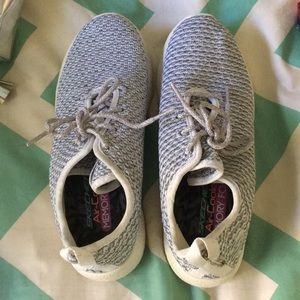 BRAND NEW MEMORY FOAM SNEAKERS