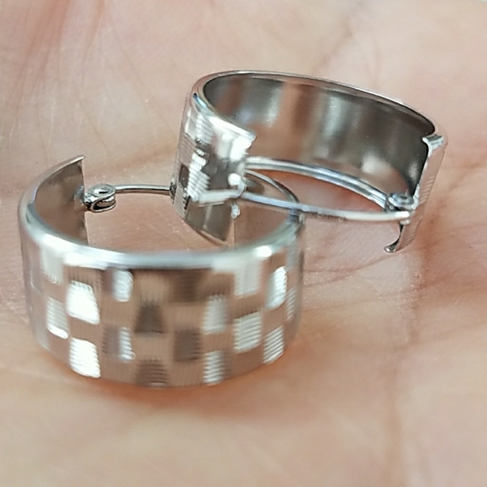 14k Solid White or Yellow Gold Hoop Earrings - Picture 5 of 8