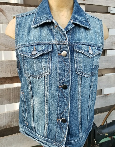 Forever 21 denim jean vest. - Picture 4 of 7