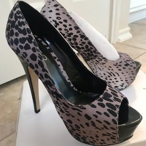 Brand new Aldo shoes. Perfect for date night.
