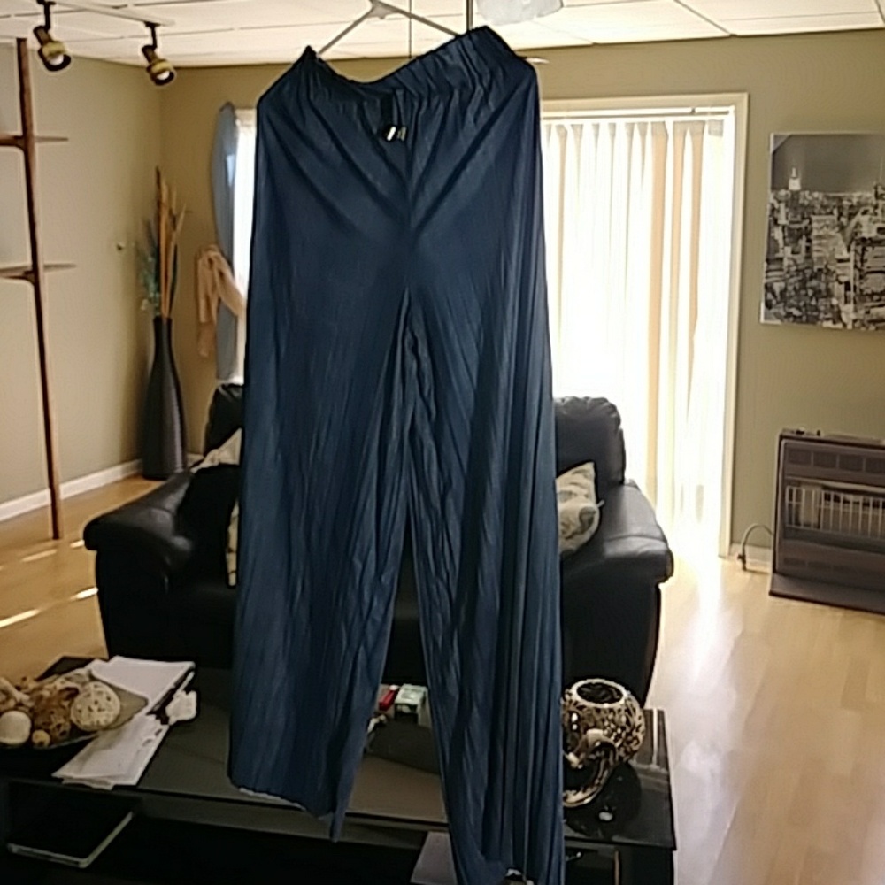 Wide bottom casual pants