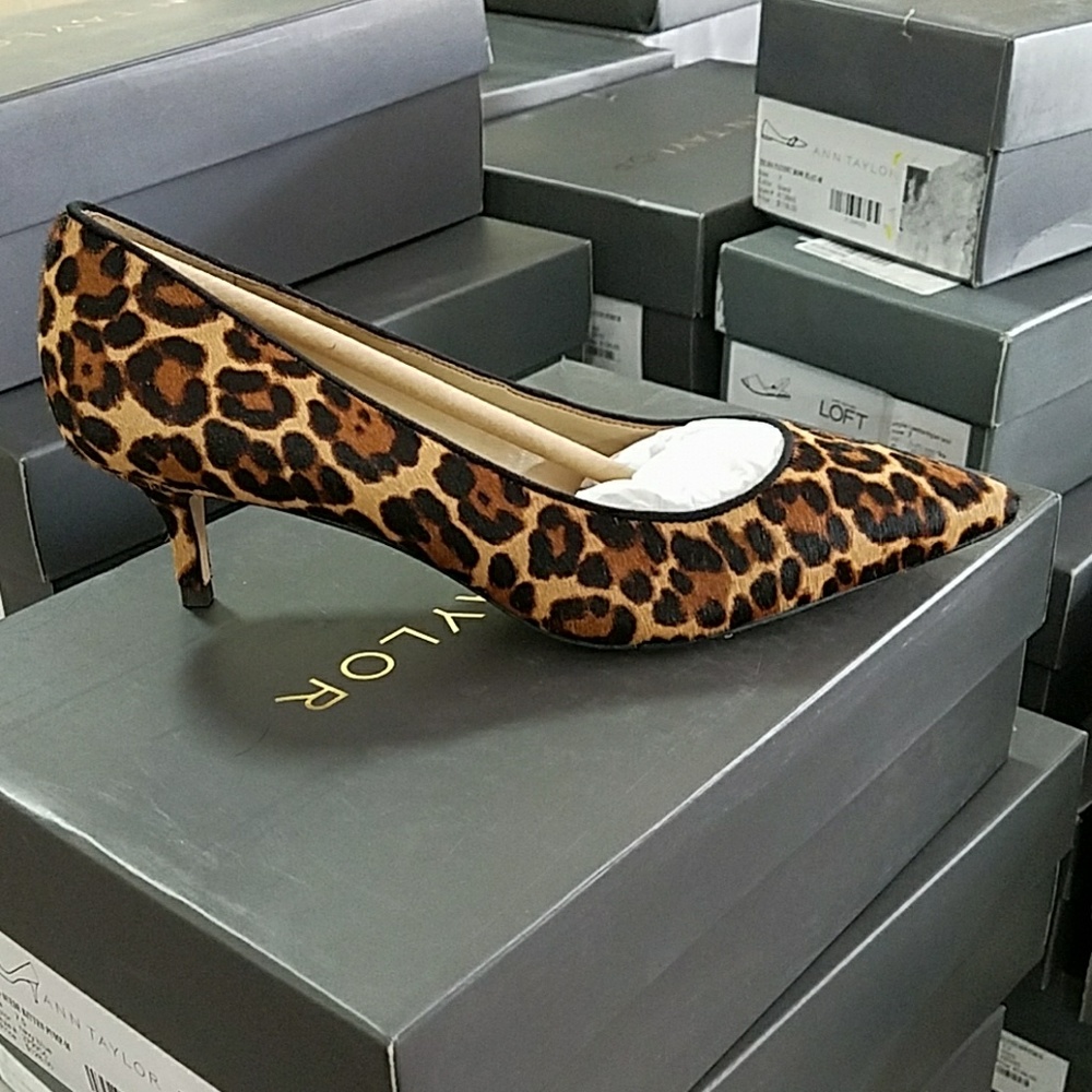 ANN TAYLOR - REESE HAIRCALF PUMP
