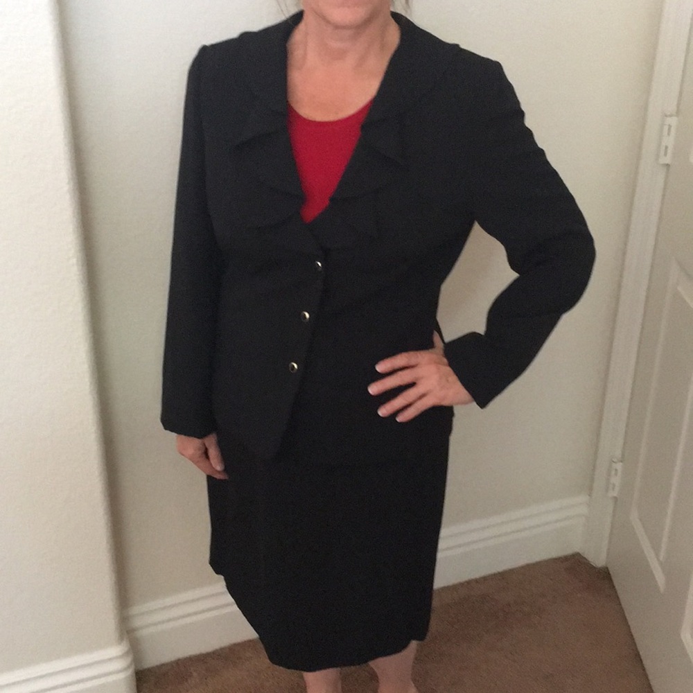 Tahari suit, jacket and skirt