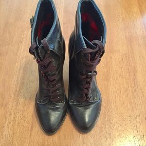 Lace-up heeled G by Guess boots