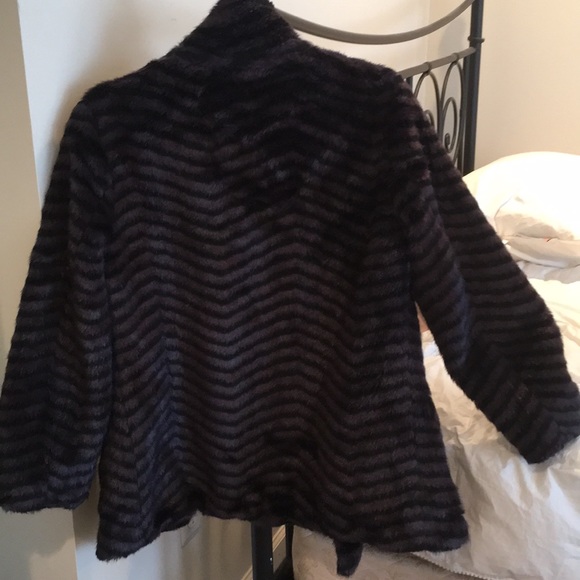 ASOS Petite ‘Cheshire Cat’ Faux Fur Coat - Picture 4 of 4