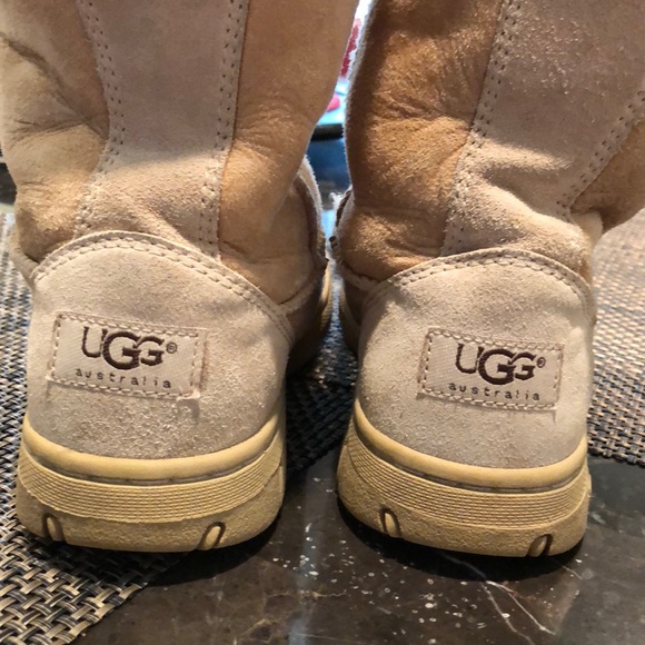 Uggs - Picture 2 of 5