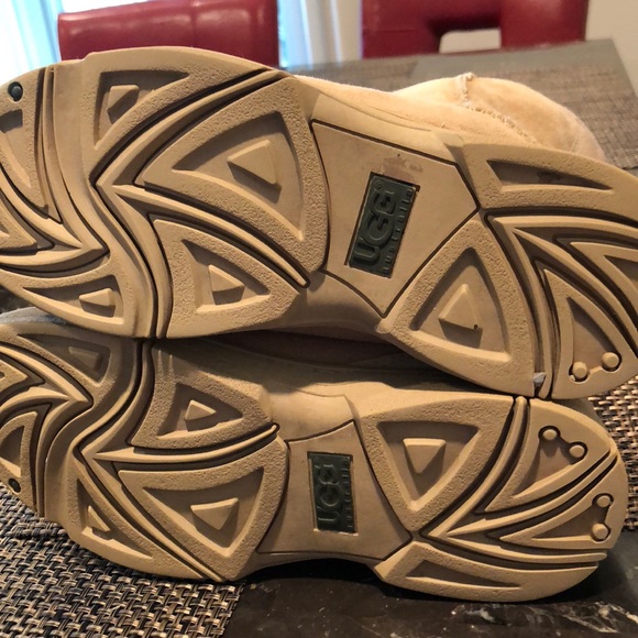 Uggs - Picture 3 of 5