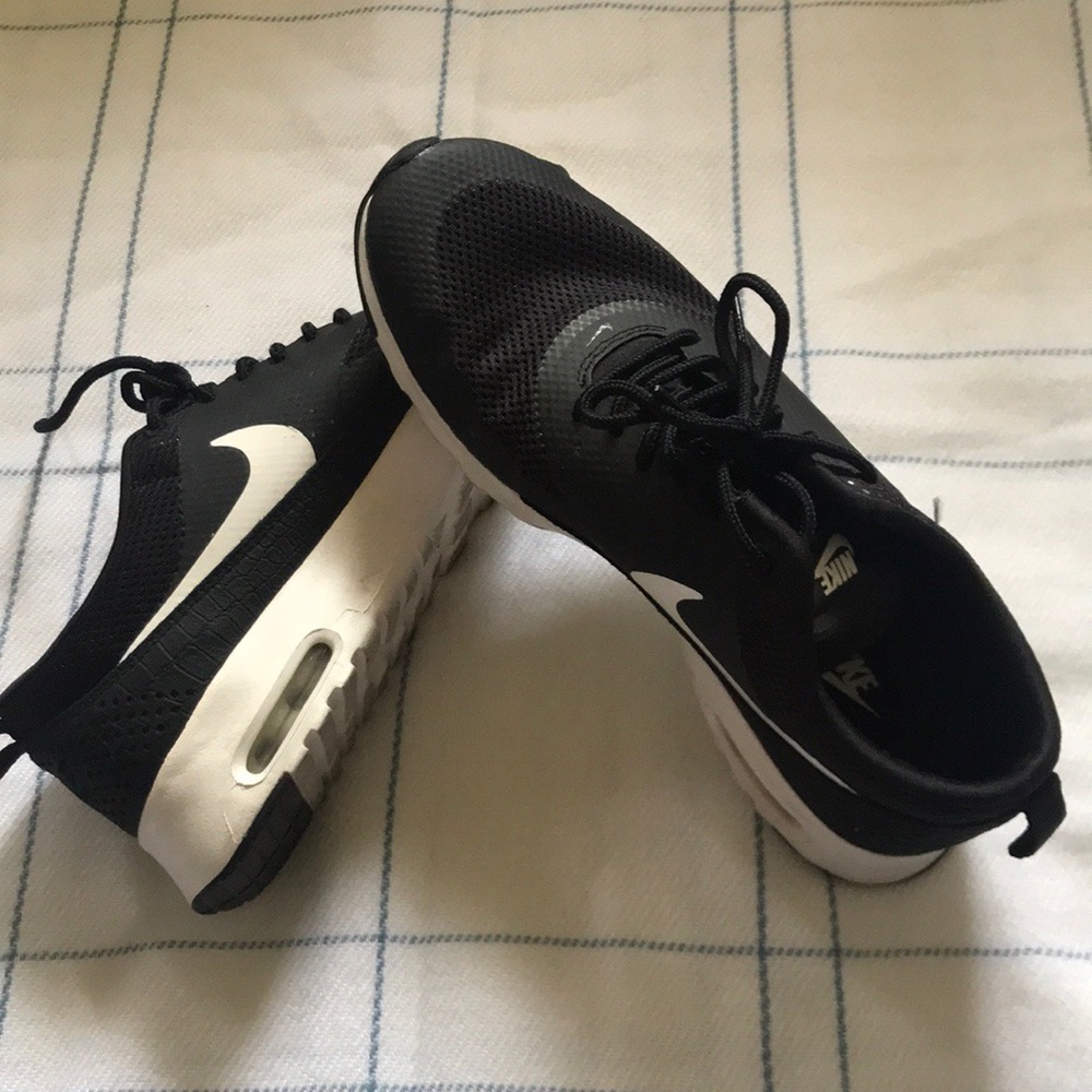 Air Max Thea!!  Size 9 women!!! ✔️just do it 
